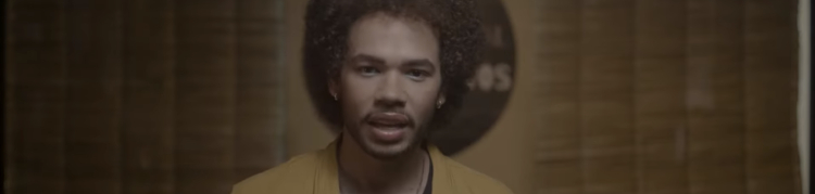 Leonne Gabriel no episódio Você sabe como autodeclarar sua cor ou raça no Censo 2022? da primeira temporada da série Consciência Negra: Reconhecer e Reparar