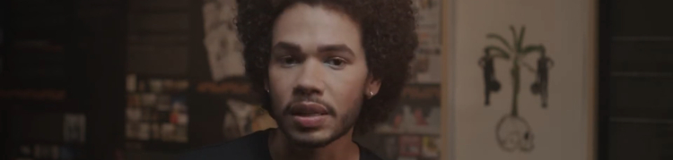 Leonne Gabriel no episódio O mito da democracia racial da primeira temporada da série Consciência Negra: Reconhecer e Reparar