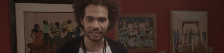 Leonne Gabriel no episódio Racismo na língua portuguesa da primeira temporada da série Consciência Negra: Reconhecer e Reparar